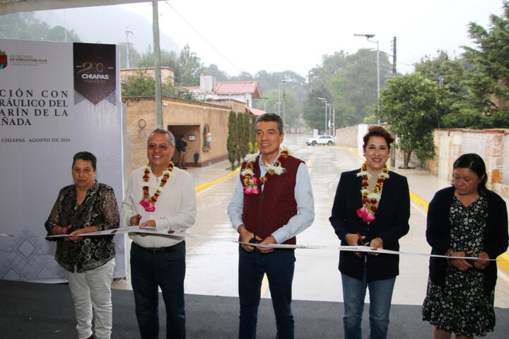 Inaugura Rutilio Escandón pavimentación integral del Circuito Clarín de colonia La Cañada, en San Cristóbal