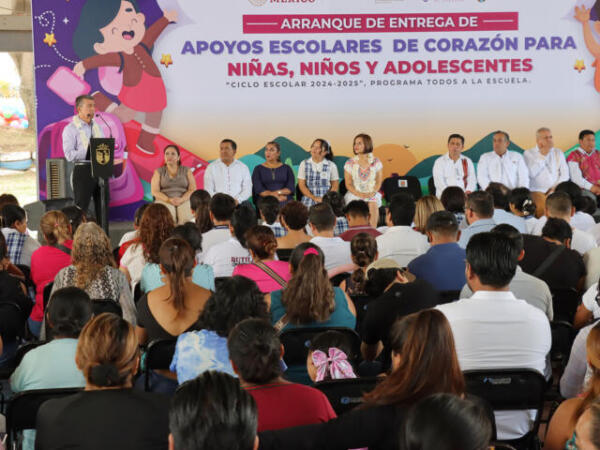 En Berriozábal, Rutilio Escandón inicia entrega de paquetes escolares a niñas, niños y adolescentes