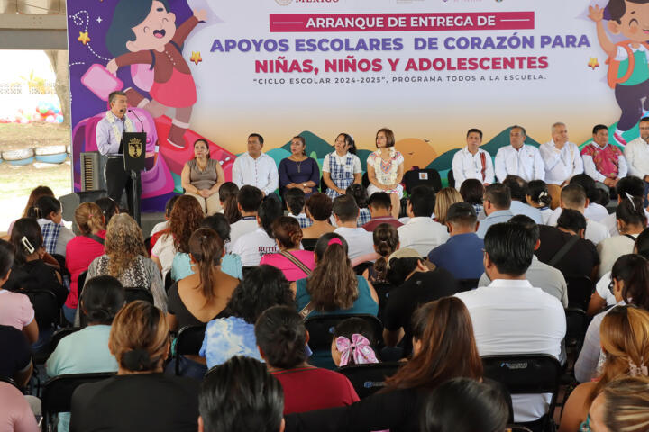 En Berriozábal, Rutilio Escandón inicia entrega de paquetes escolares a niñas, niños y adolescentes