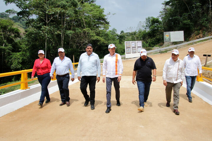 Con infraestructura carretera, deportiva y de salud, Rutilio Escandón beneficia a Tecpatán