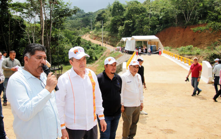 Con infraestructura carretera, deportiva y de salud, Rutilio Escandón beneficia a Tecpatán