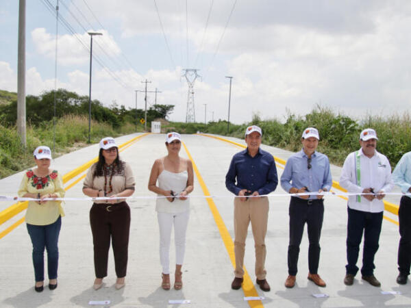 Rutilio Escandón inaugura pavimentación de calle Ciro Farrera, desde bulevar Laguitos hasta entronque con libramiento Norte