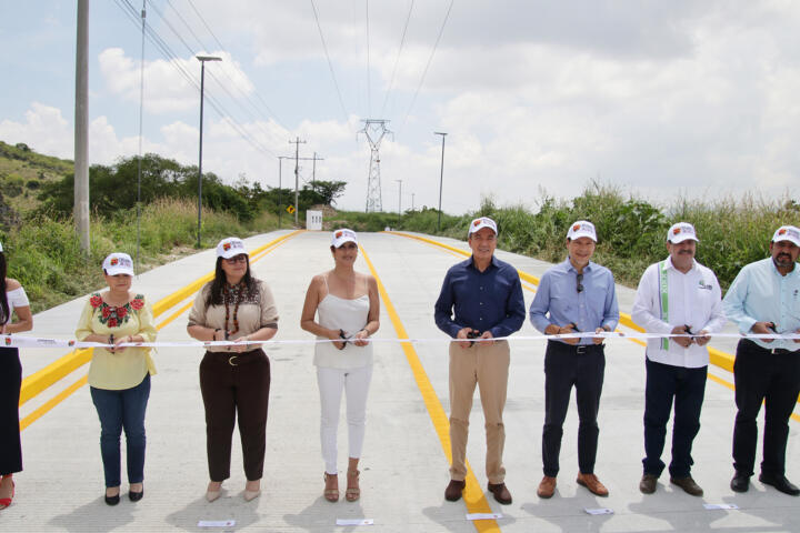 Rutilio Escandón inaugura pavimentación de calle Ciro Farrera, desde bulevar Laguitos hasta entronque con libramiento Norte