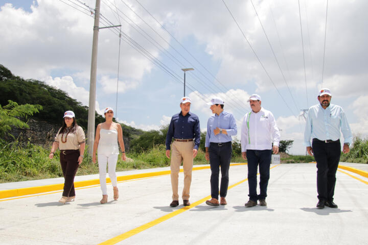 Rutilio Escandón inaugura pavimentación de calle Ciro Farrera, desde bulevar Laguitos hasta entronque con libramiento Norte