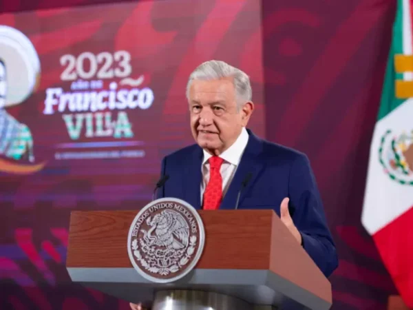 Llama López Obrador a las y los universitarios a no dejarse manipular por terceros