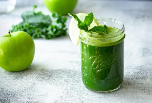 ¿Qué problemas de salud se pueden prevenir con jugos verdes?