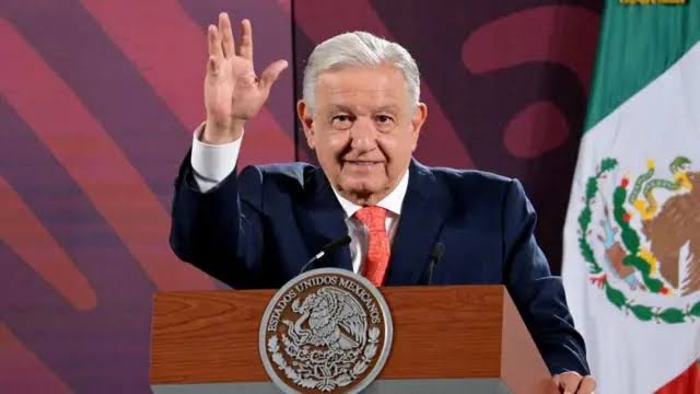 Festeja presidente AMLO mayoría calificada en el Congreso 
