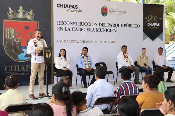 Inaugura Rutilio Escandón la reconstrucción y modernización del parque público de Osumacinta