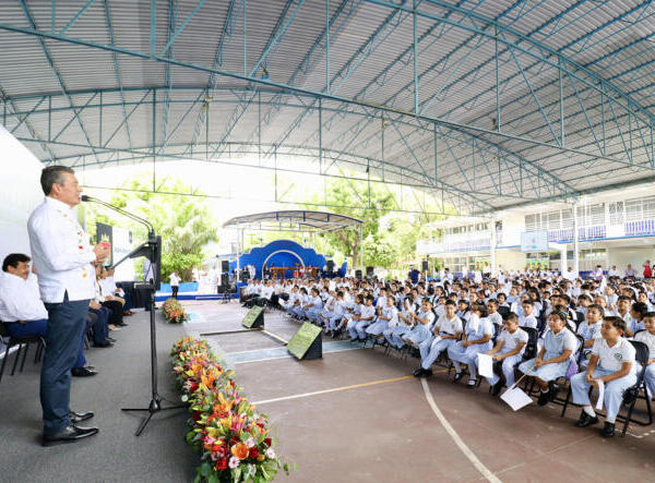 Rutilio Escandón pone en marcha Ciclo Escolar 2024-2025; inician clases más de un millón 871 mil 500 estudiantes