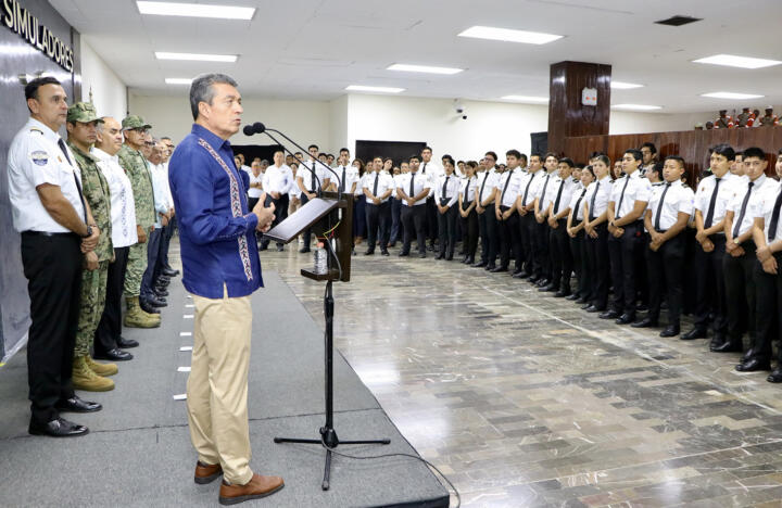 En la Enaproc-Chiapas, entrega Rutilio Escandón unidades vehiculares e inaugura Área de Simuladores de Vuelo