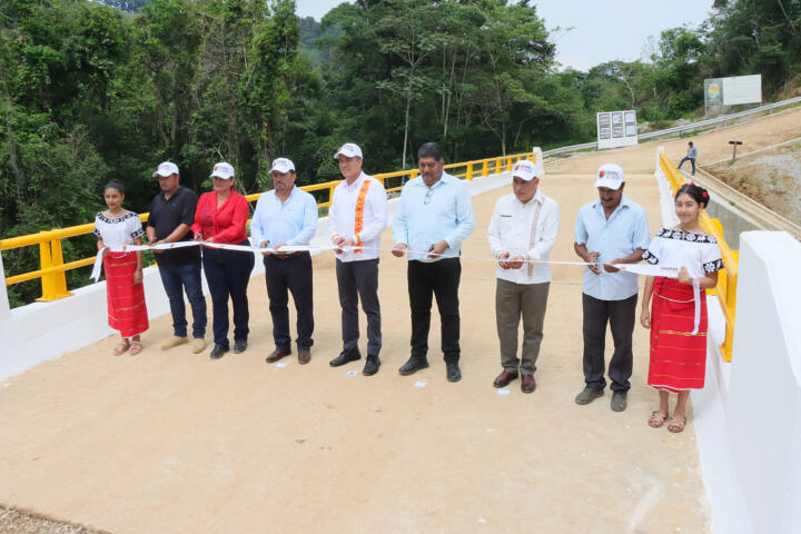 Con infraestructura carretera, deportiva y de salud, Rutilio Escandón beneficia a Tecpatán