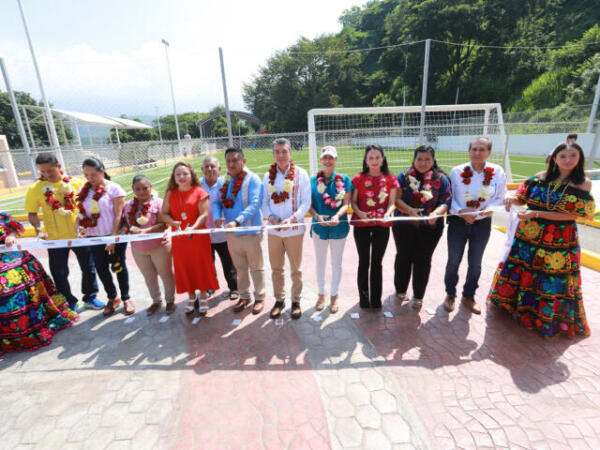 Rutilio Escandón inaugura construcción de la Unidad Deportiva de Chiapilla