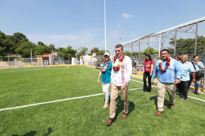 Rutilio Escandón inaugura construcción de la Unidad Deportiva de Chiapilla