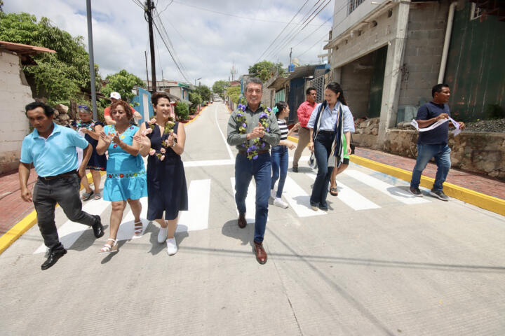 Rutilio Escandón inaugura pavimentación en la colonia Potinaspak, de Tuxtla Gutiérrez