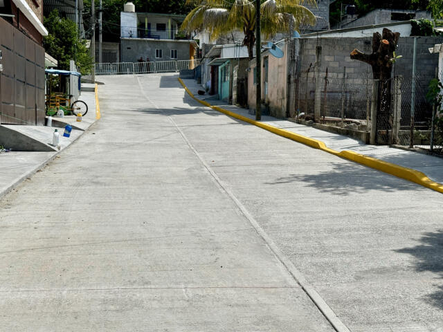 Inaugura Rutilio Escandón la reconstrucción y modernización del parque público de Osumacinta