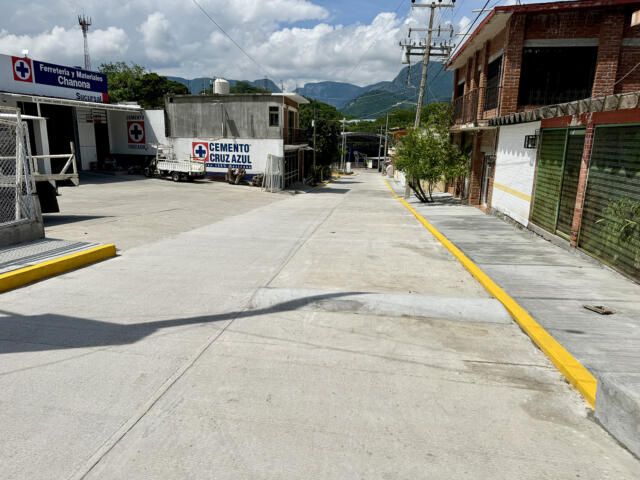 Inaugura Rutilio Escandón la reconstrucción y modernización del parque público de Osumacinta