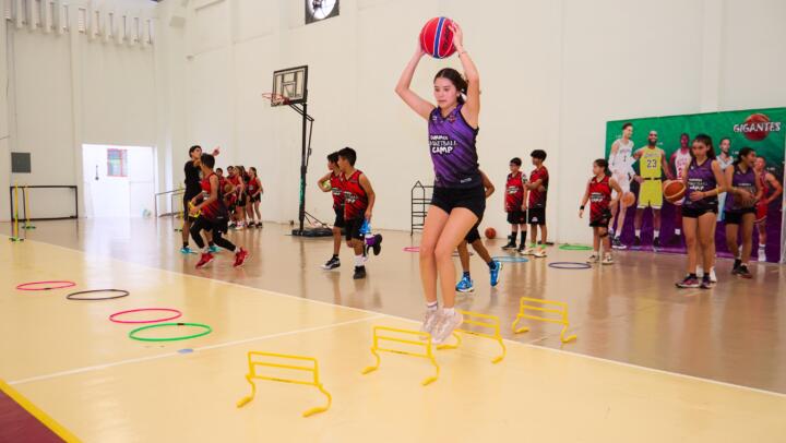 Indeporte es sede del “Summer Camp Basquetbol” organizado por la Academia Gigantes