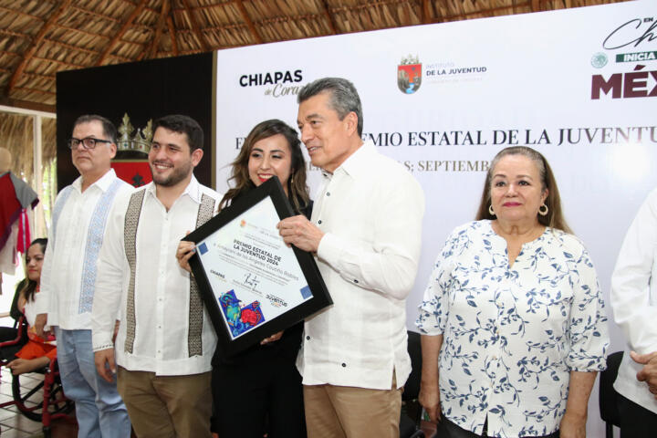 Entrega Rutilio Escandón el Premio Estatal de la Juventud Chiapas 2024