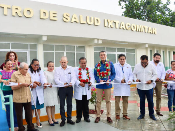 Rutilio Escandón hace justicia social a habitantes de Ixtacomitán con reconversión del Centro de Salud