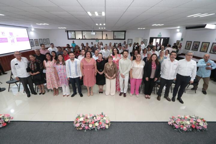 Presenta IEPC libro conmemorativo del 30º aniversario del órgano electoral chiapaneco