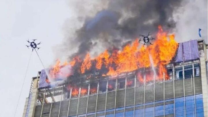 Drones bomberos: China emplea drones para combatir incendio en rascacielos (VIDEO)