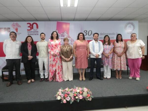 IEPC presenta libro conmemorativo del 30º aniversario del órgano electoral chiapaneco