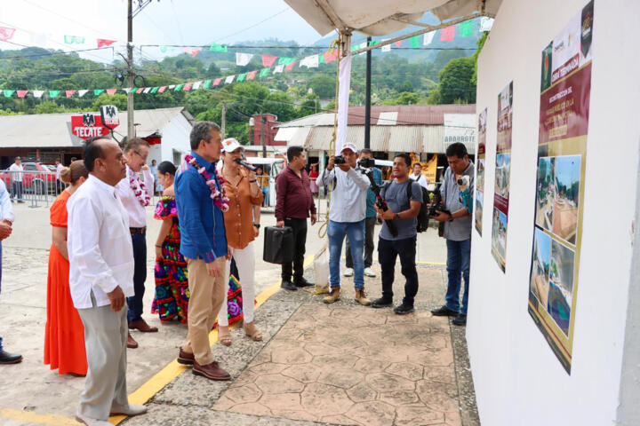 En Solosuchiapa, Rutilio Escandón inauguró la reconstrucción y modernización del Parque Público