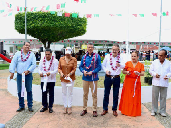 En Solosuchiapa, Rutilio Escandón inauguró la reconstrucción y modernización del Parque Público