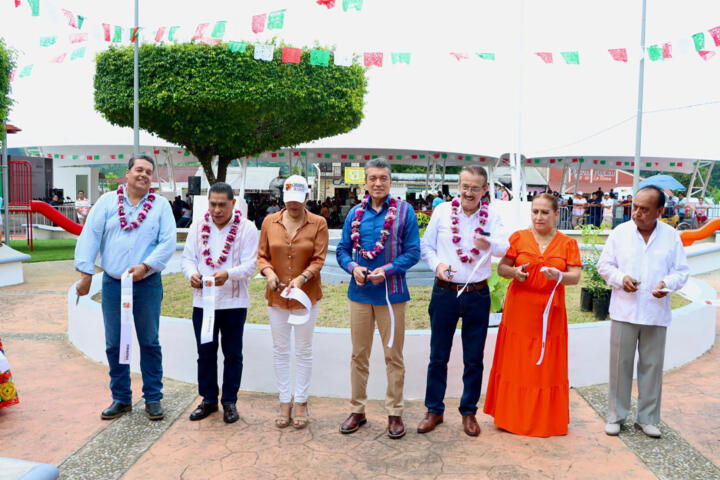 En Solosuchiapa, Rutilio Escandón inauguró la reconstrucción y modernización del Parque Público