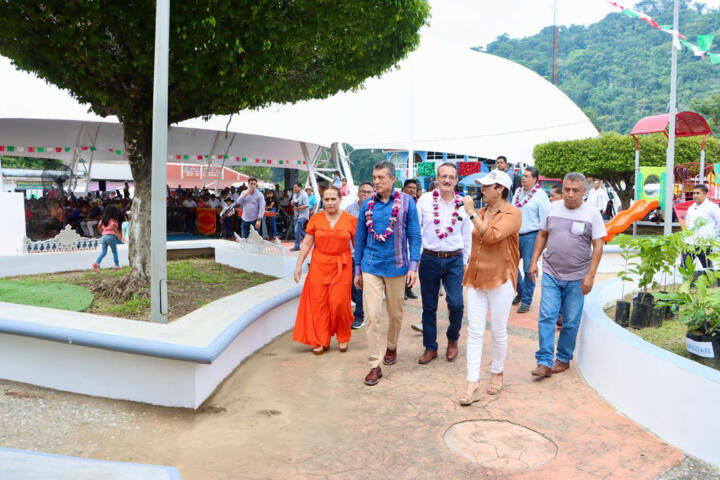 En Solosuchiapa, Rutilio Escandón inauguró la reconstrucción y modernización del Parque Público