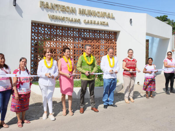 En Venustiano Carranza, Rutilio Escandón cumple añeja demanda para preservar el Panteón Municipal