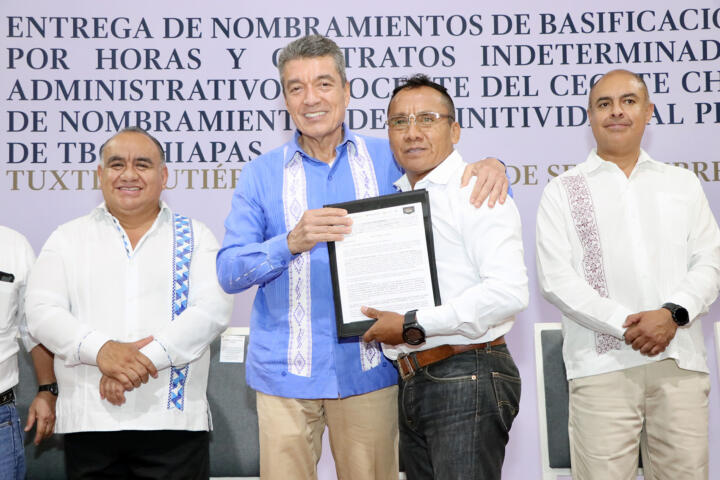 Entrega Rutilio Escandón basificación y contratos a personal del Cecyte Chiapas y Telebachillerato Comunitario