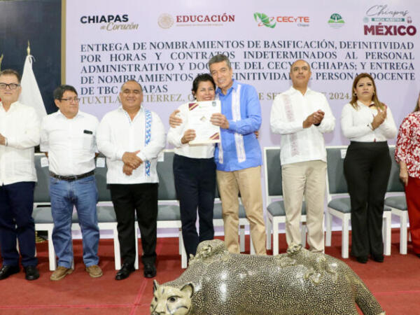 Entrega Rutilio Escandón basificación y contratos a personal del Cecyte Chiapas y Telebachillerato Comunitario