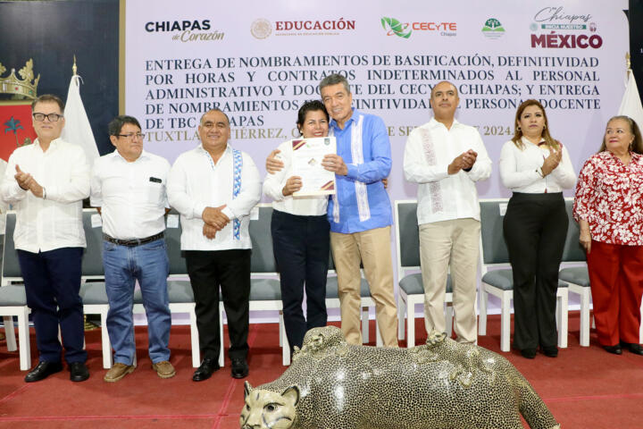 Entrega Rutilio Escandón basificación y contratos a personal del Cecyte Chiapas y Telebachillerato Comunitario