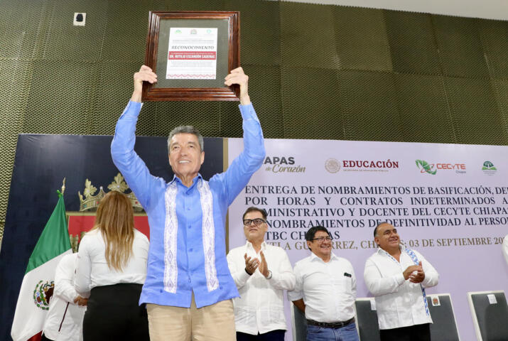 Entrega Rutilio Escandón basificación y contratos a personal del Cecyte Chiapas y Telebachillerato Comunitario