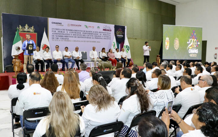 Entrega Rutilio Escandón basificación y contratos a personal del Cecyte Chiapas y Telebachillerato Comunitario