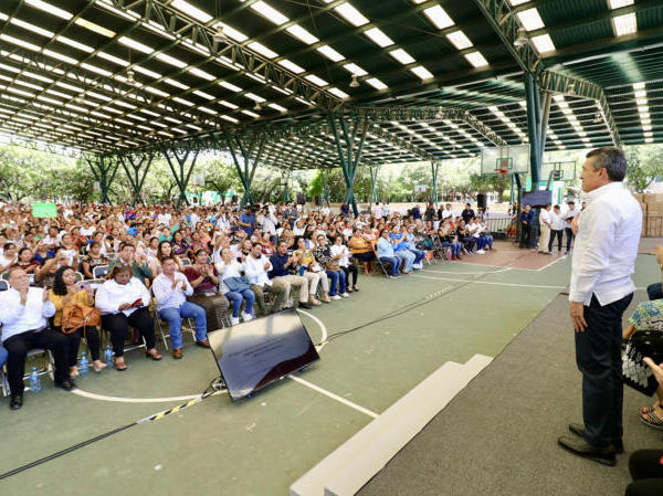 Rutilio Escandón entrega equipamiento productivo para el empleo y clausura cursos de capacitación en autoempleo