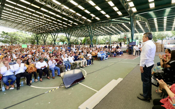 Rutilio Escandón entrega equipamiento productivo para el empleo y clausura cursos de capacitación en autoempleo