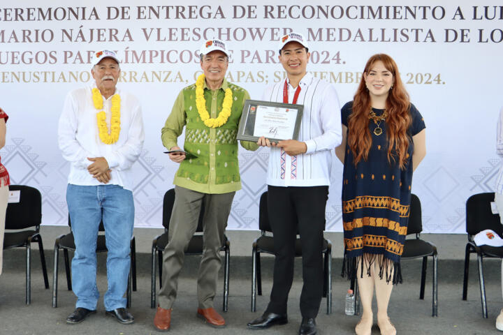 Rutilio Escandón devela placa en honor al medallista Luis Mario Nájera en la unidad deportiva de Venustiano Carranza