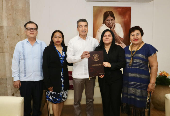 Rutilio Escandón devela inscripción del Bicentenario de la Federación de Chiapas a México en el Muro de Honor del Congreso del Estado