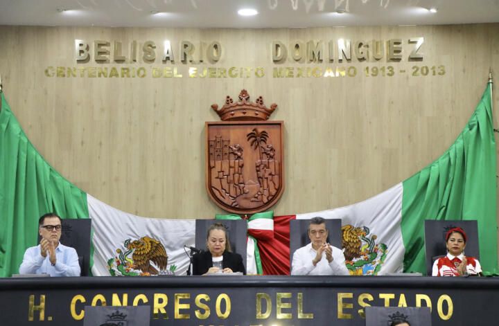 Rutilio Escandón devela inscripción del Bicentenario de la Federación de Chiapas a México en el Muro de Honor del Congreso del Estado