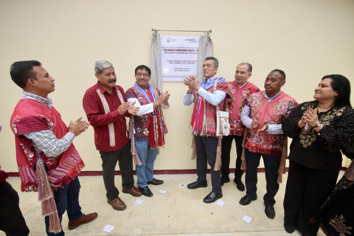 Rutilio Escandón inaugura aulas en Telesecundaria 305 Belisario Domínguez Palencia, en Zinacantán