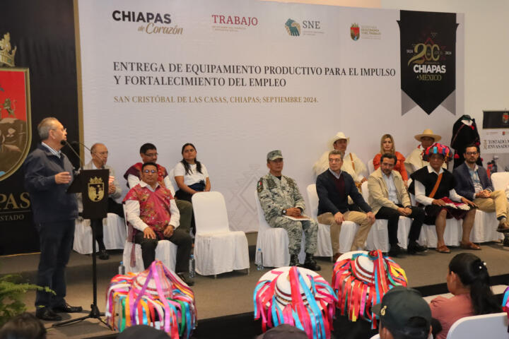 Rutilio Escandón beneficia con equipamiento productivo a familias de la región Altos Tsotsil Tseltal