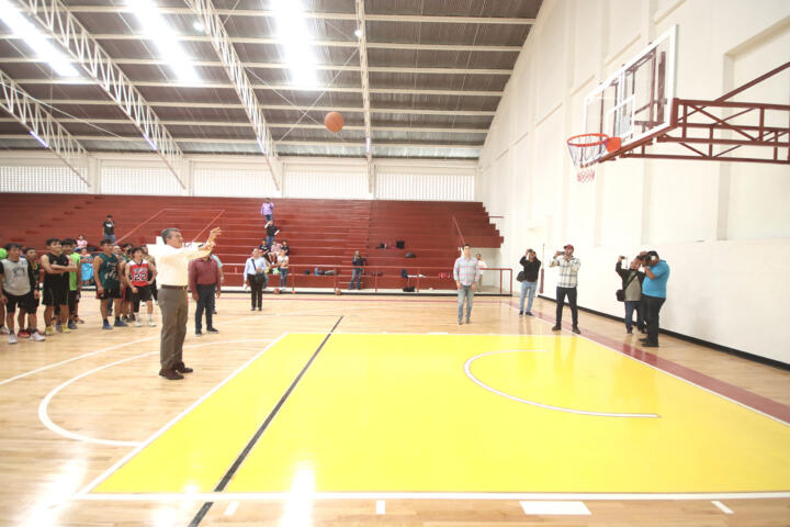 En Chiapa de Corzo, Rutilio Escandón inaugura rehabilitación de la Unidad Deportiva