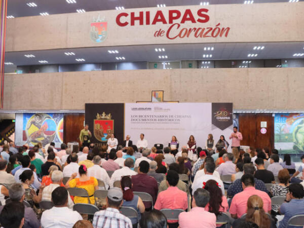 Rutilio Escandón inaugura exposición “Los Bicentenarios de Chiapas: Documentos Históricos”