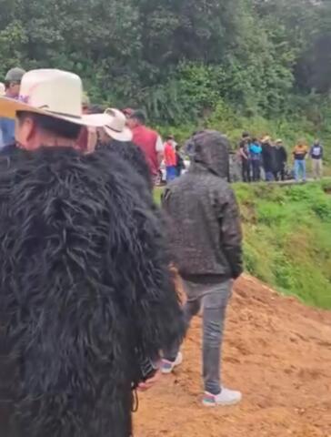 Daños materiales y un lesionado deja volcadura de coche en Chamula