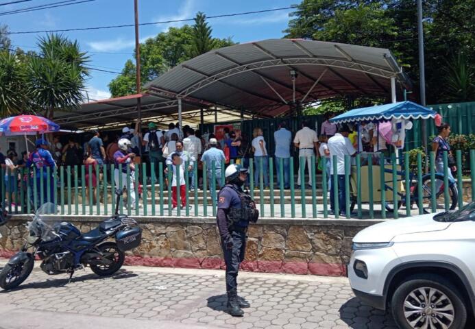 Mantiene Policía Municipal presencia en escuelas de Tuxtla