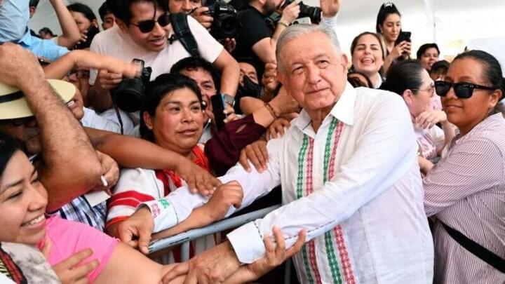 “Ahora sí hay una auténtica democracia”, asegura AMLO desde su casa Palenque