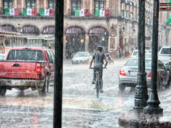 Onda tropical No. 24 provocará lluvias intensas en el sureste y la península de Yucatán