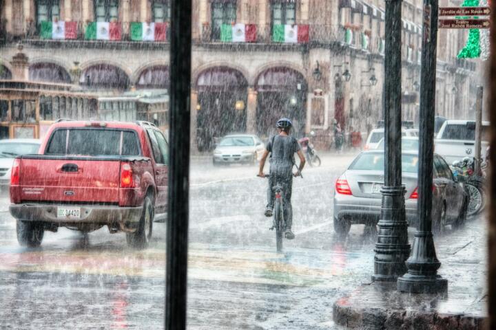 Onda tropical No. 24 provocará lluvias intensas en el sureste y la península de Yucatán